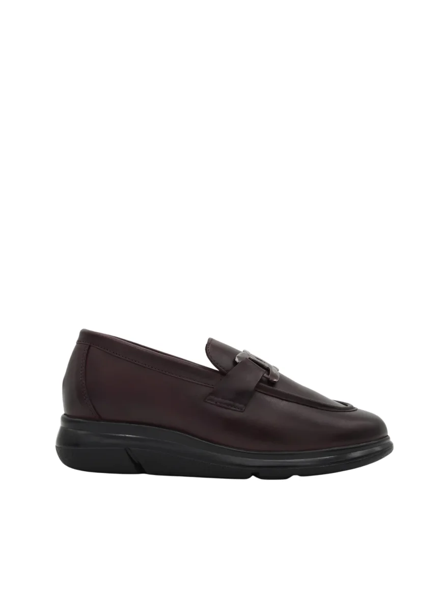MOCASÍN BURDEOS DE PIEL CON HEBILLA - Imagen 4