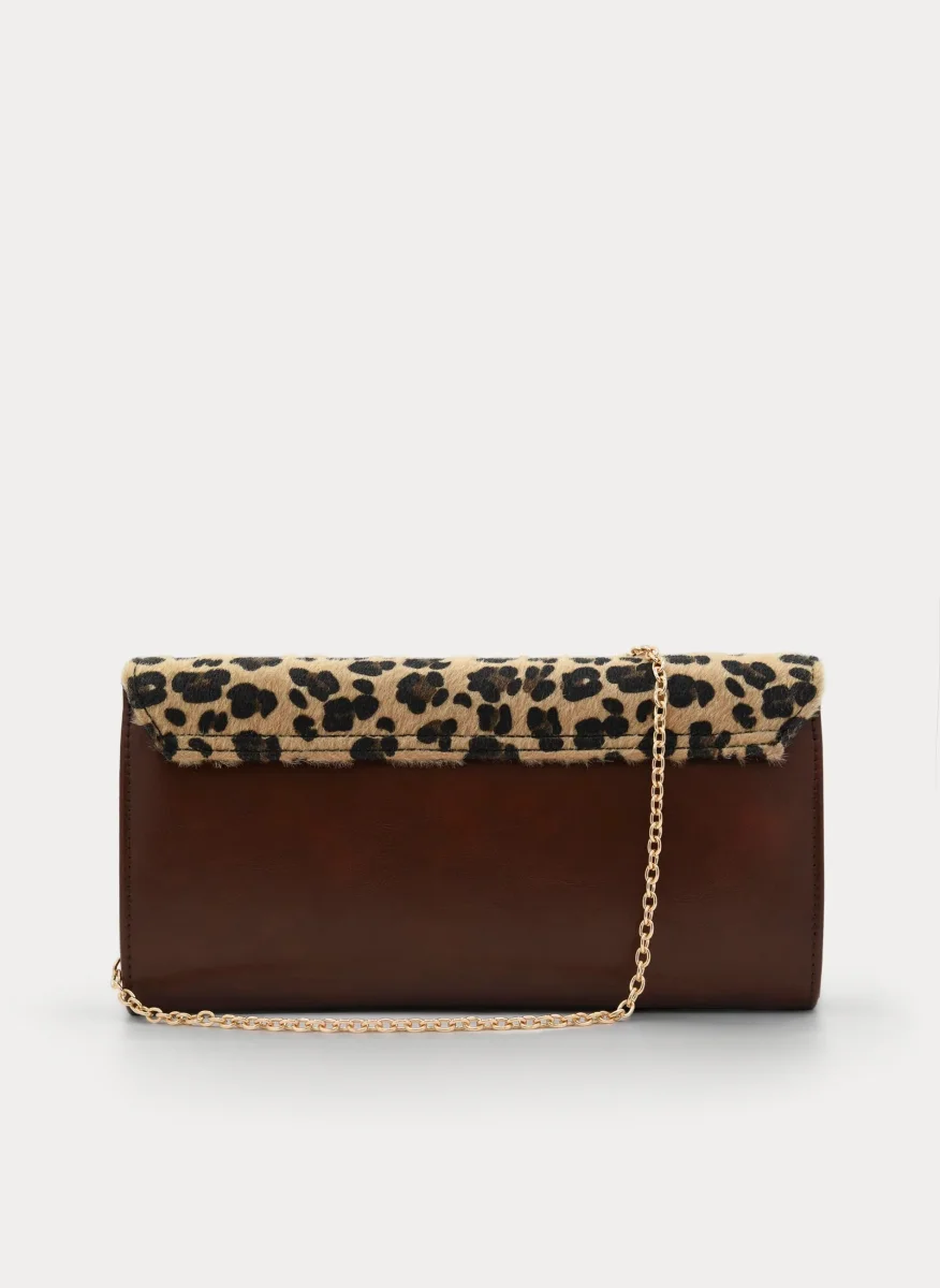 BOLSO CLUTCH FIESTA MARRÓN LEOPARDO CADENA DORADA - Imagen 6