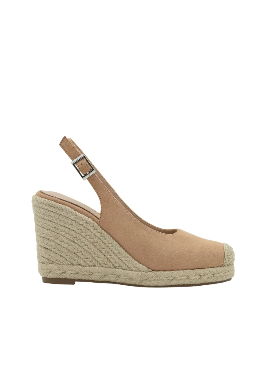SANDALIA DE CUÑA BEIGE CERRADA CON PLATAFORMA - Imagen 4