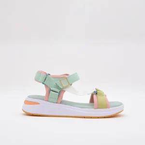 Sandalias verdes y rosas