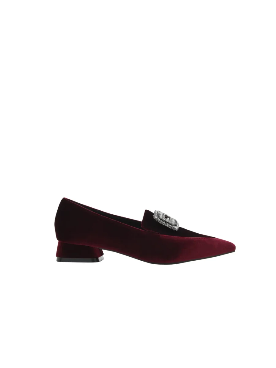 ZAPATO DE TERCIOPELO BURDEOS CON HEBILLA - Imagen 4