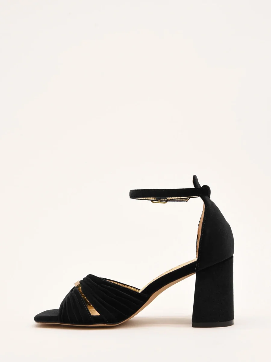 Sandalias de Terciopelo Negro con Detalle Dorado - Imagen 5