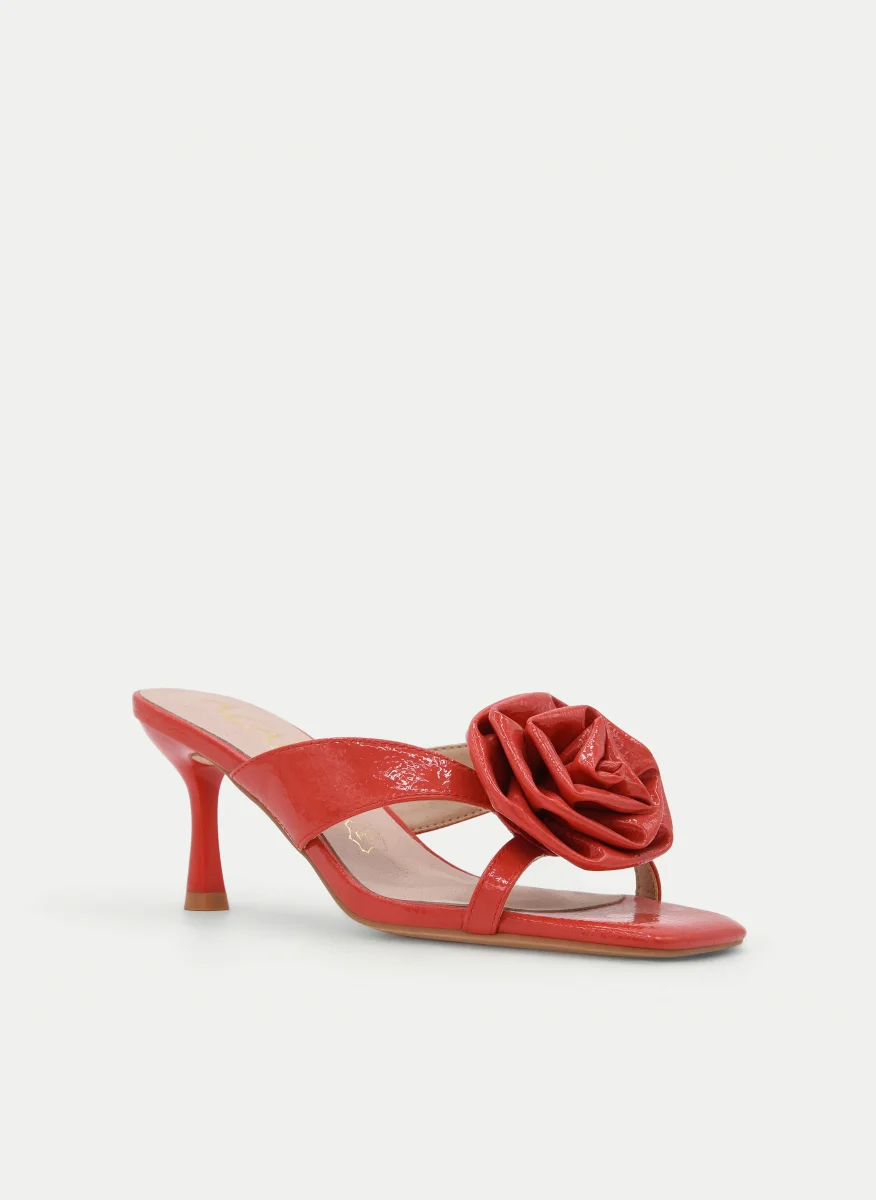 SANDALIA CORAL DE TACÓN FINO CON FLOR DECORATIVA - Imagen 3
