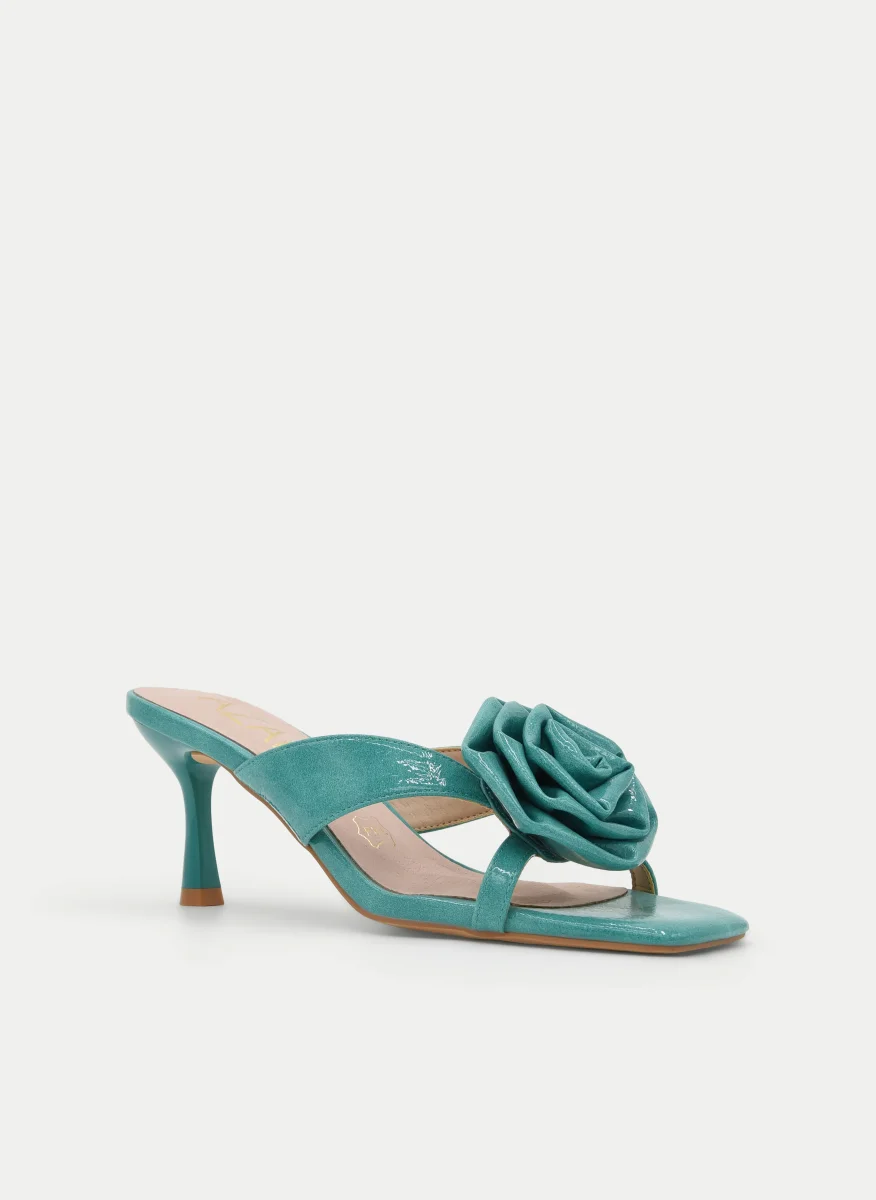 SANDALIA TURQUESA DE TACÓN FINO CON FLOR - Imagen 3