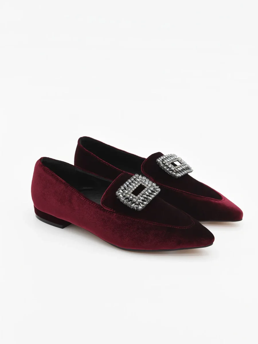 ZAPATO DE TERCIOPELO BURDEOS CON HEBILLA - Imagen 3