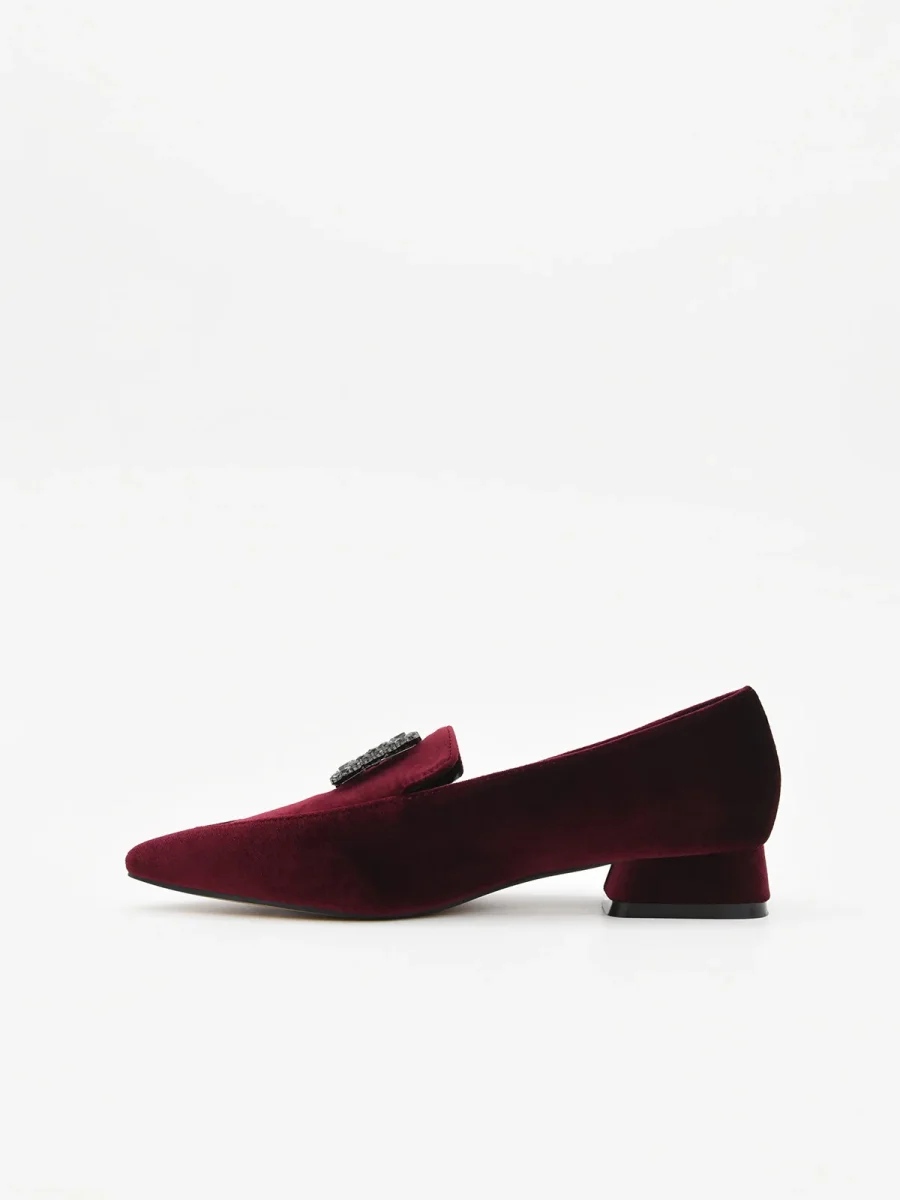 ZAPATO DE TERCIOPELO BURDEOS CON HEBILLA - Imagen 5