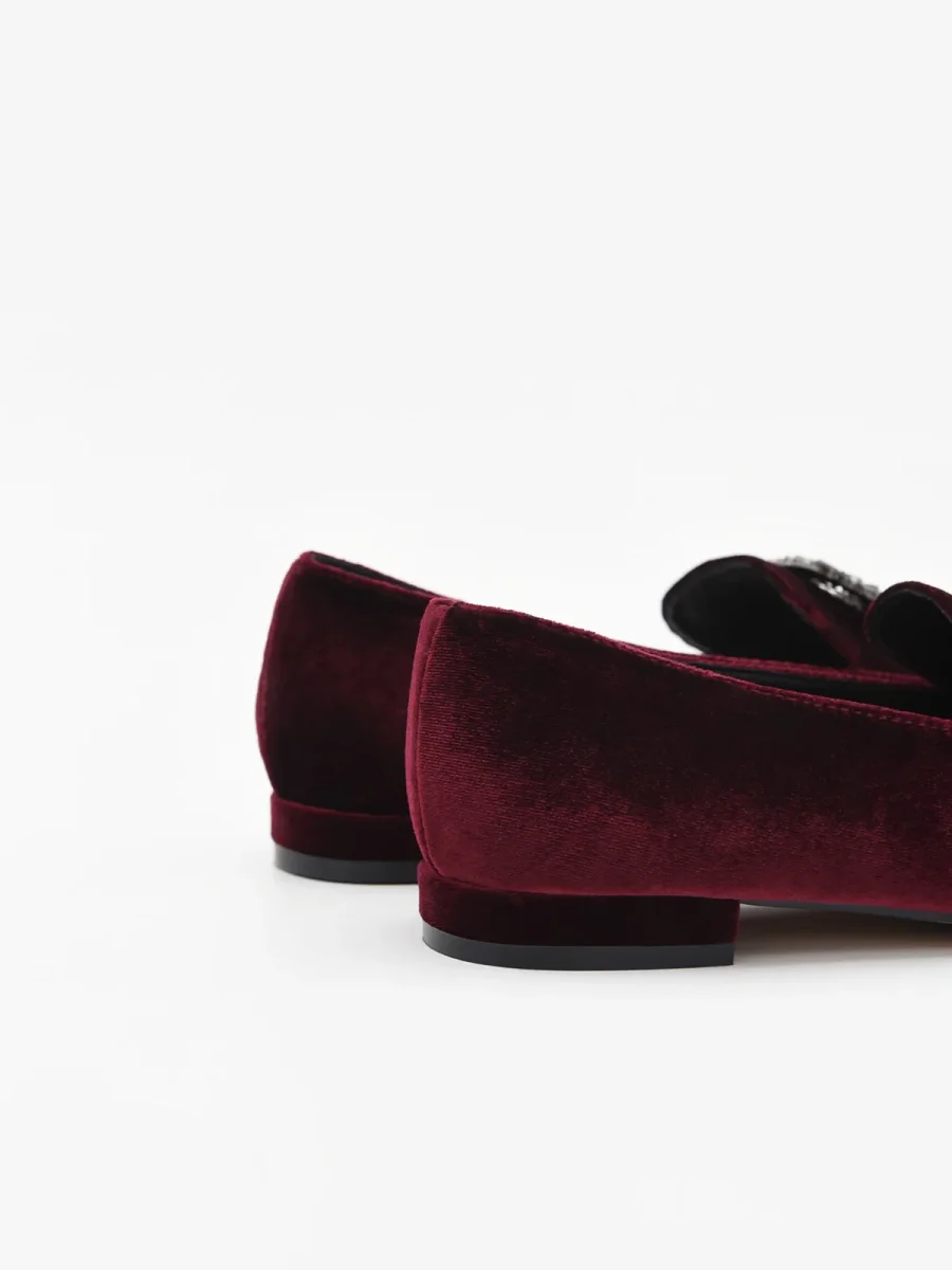 ZAPATO DE TERCIOPELO BURDEOS CON HEBILLA - Imagen 6