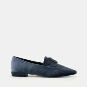 ZAPATO DE TERCIOPELO GRIS CON HEBILLA