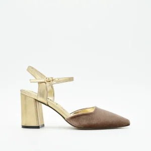 Zapato de Terciopelo Taupe con Tacón Dorado y correa