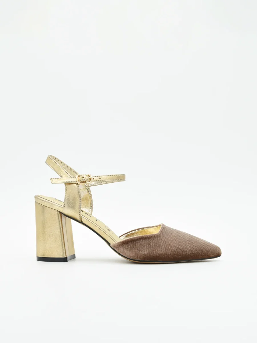 Zapato de Terciopelo Taupe con Tacón Dorado y correa - Imagen 2