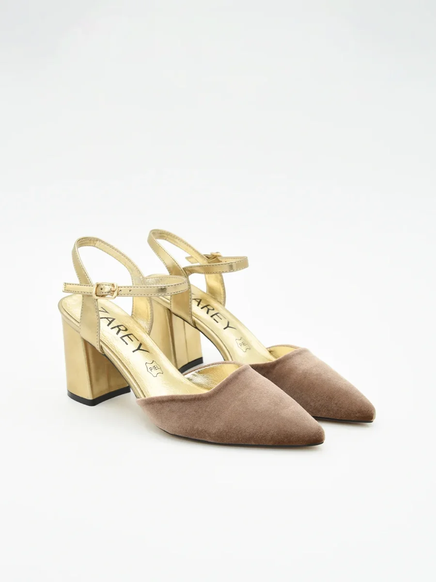 Zapato de Terciopelo Taupe con Tacón Dorado y correa - Imagen 3