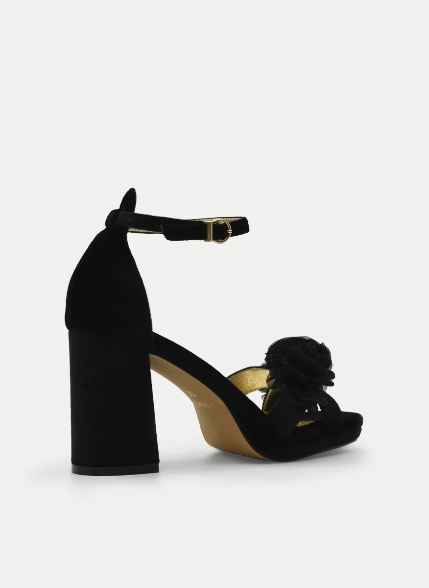 SANDALIAS CON PLATAFORMA EN TERCIOPELO NEGRO CON FLORES Y TACÓN ANCHO - Imagen 5