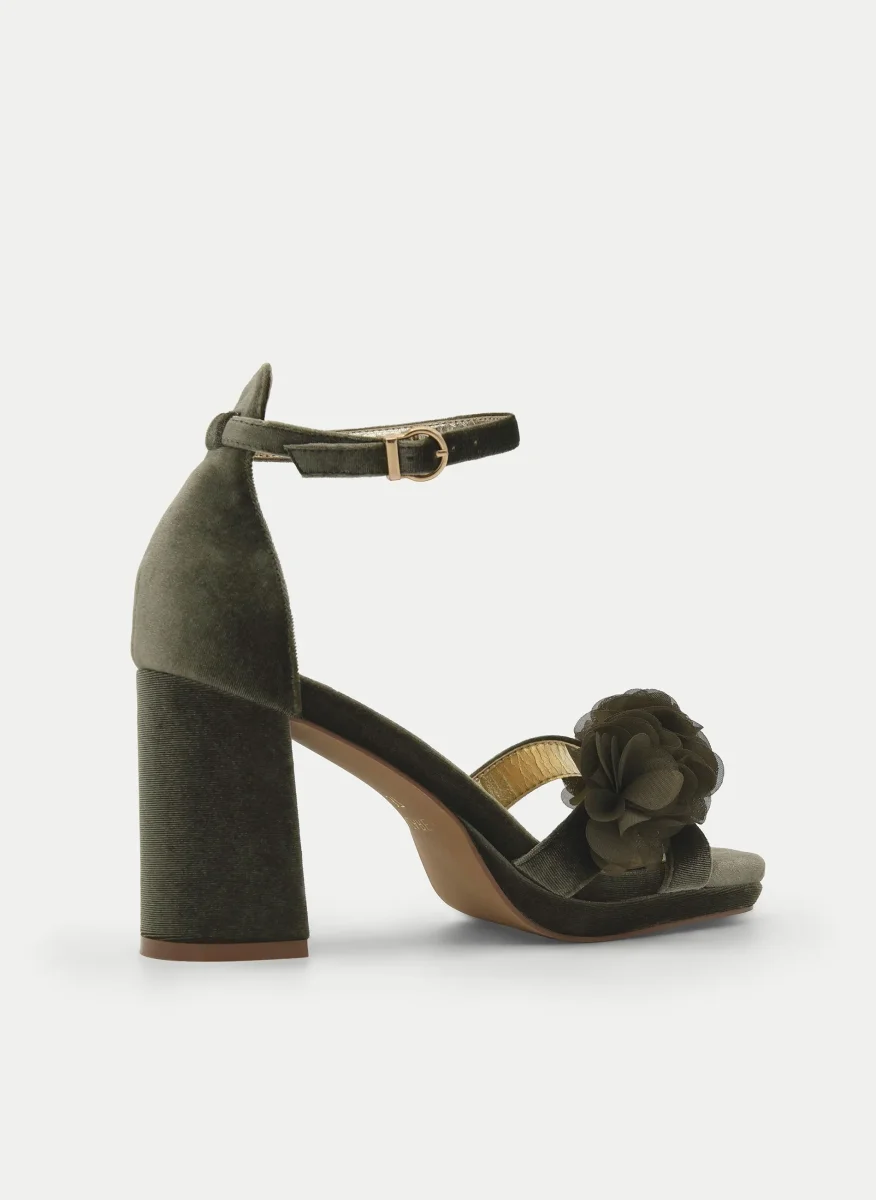 SANDALIAS CON PLATAFORMA EN TERCIOPELO VERDE CON FLORES Y TACÓN ANCHO - Imagen 5