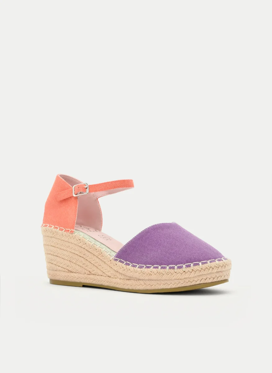 ALPARGATAS CUÑA BICOLOR LILA Y CORAL CON PULSERA - Imagen 3