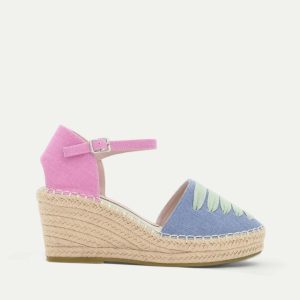 ALPARGATAS DE CUÑA MULTICOLOR AZUL Y ROSA CON DETALLE DECORATIVO Y PULSERA