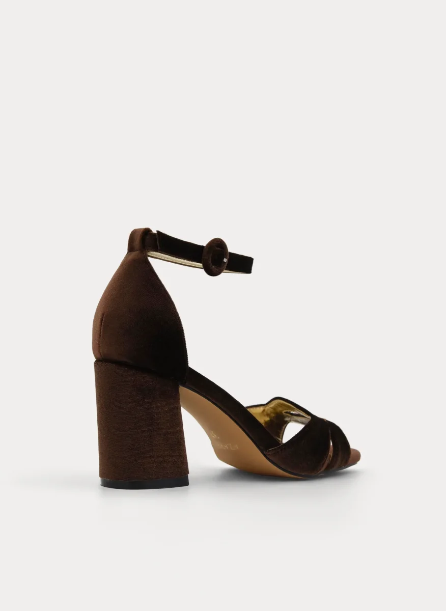 SANDALIA DE TERCIOPELO MARRÓN ELEGANTE - Imagen 5