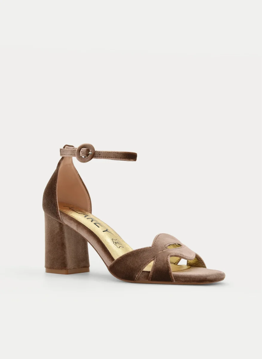 SANDALIA DE TERCIOPELO TAUPE ELEGANTE - Imagen 3
