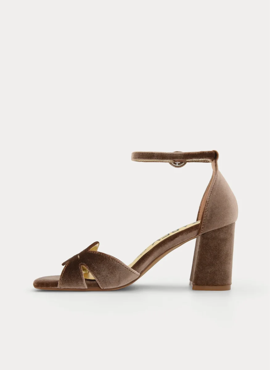 SANDALIA DE TERCIOPELO TAUPE ELEGANTE - Imagen 6