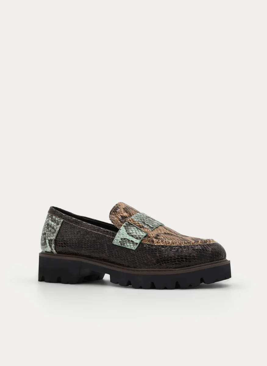 MOCASÍN TAUPE MARRÓN ANIMAL PRINT SUELA TRACK - Imagen 5