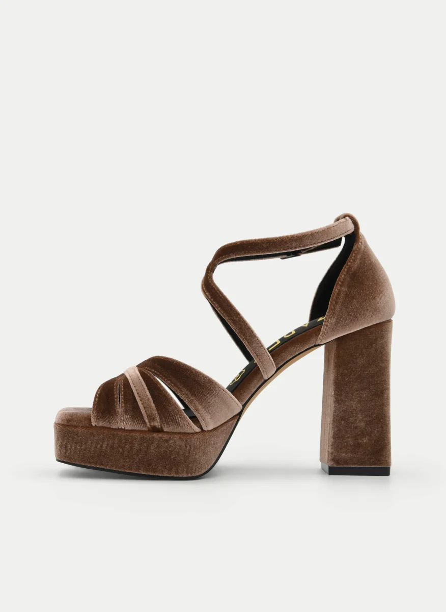 SANDALIA TAUPE DE TERCIOPELO CON TACÓN ANCHO Y PLATAFORMA - Imagen 6