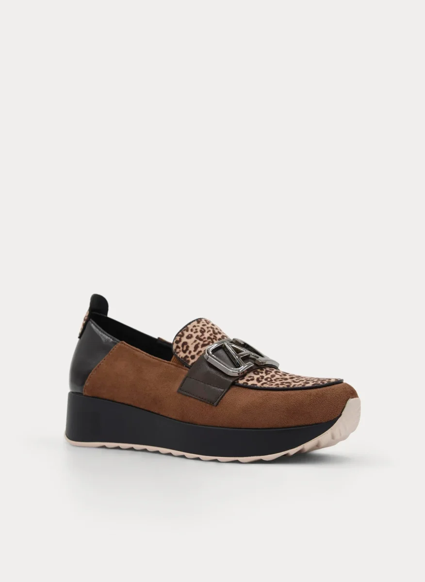 MOCASÍN MARRÓN LEOPARDO CUÑA ADORNO METÁLICO - Imagen 5
