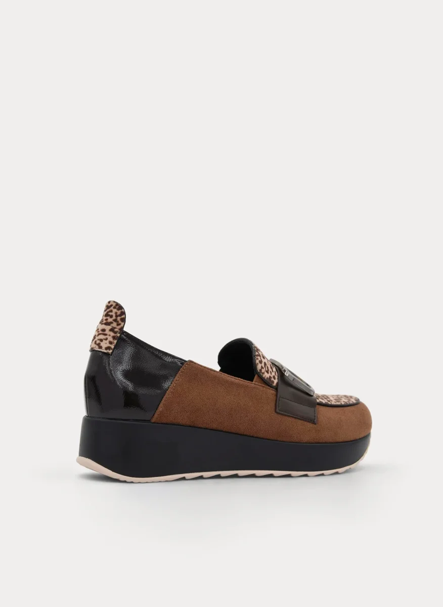MOCASÍN MARRÓN LEOPARDO CUÑA ADORNO METÁLICO - Imagen 6