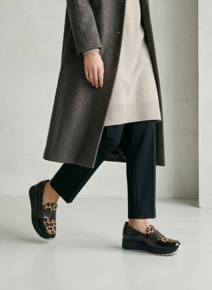 MOCASÍN MARRÓN LEOPARDO CUÑA CONFORT - Imagen 3