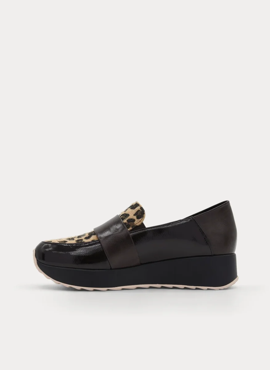 MOCASÍN MARRÓN LEOPARDO CUÑA CONFORT - Imagen 7