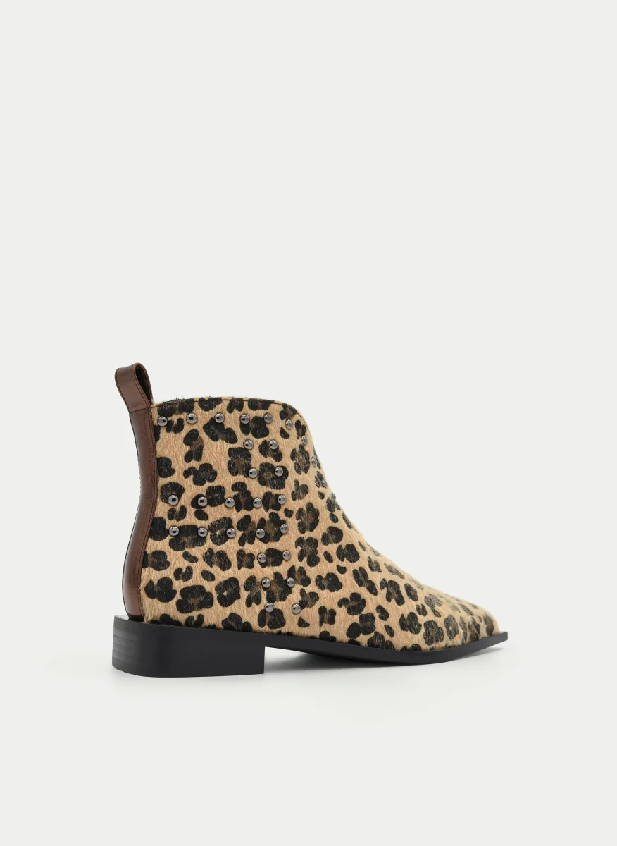 BOTÍN LEOPARDO CON TACHAS Y PUNTA FINA - Imagen 7