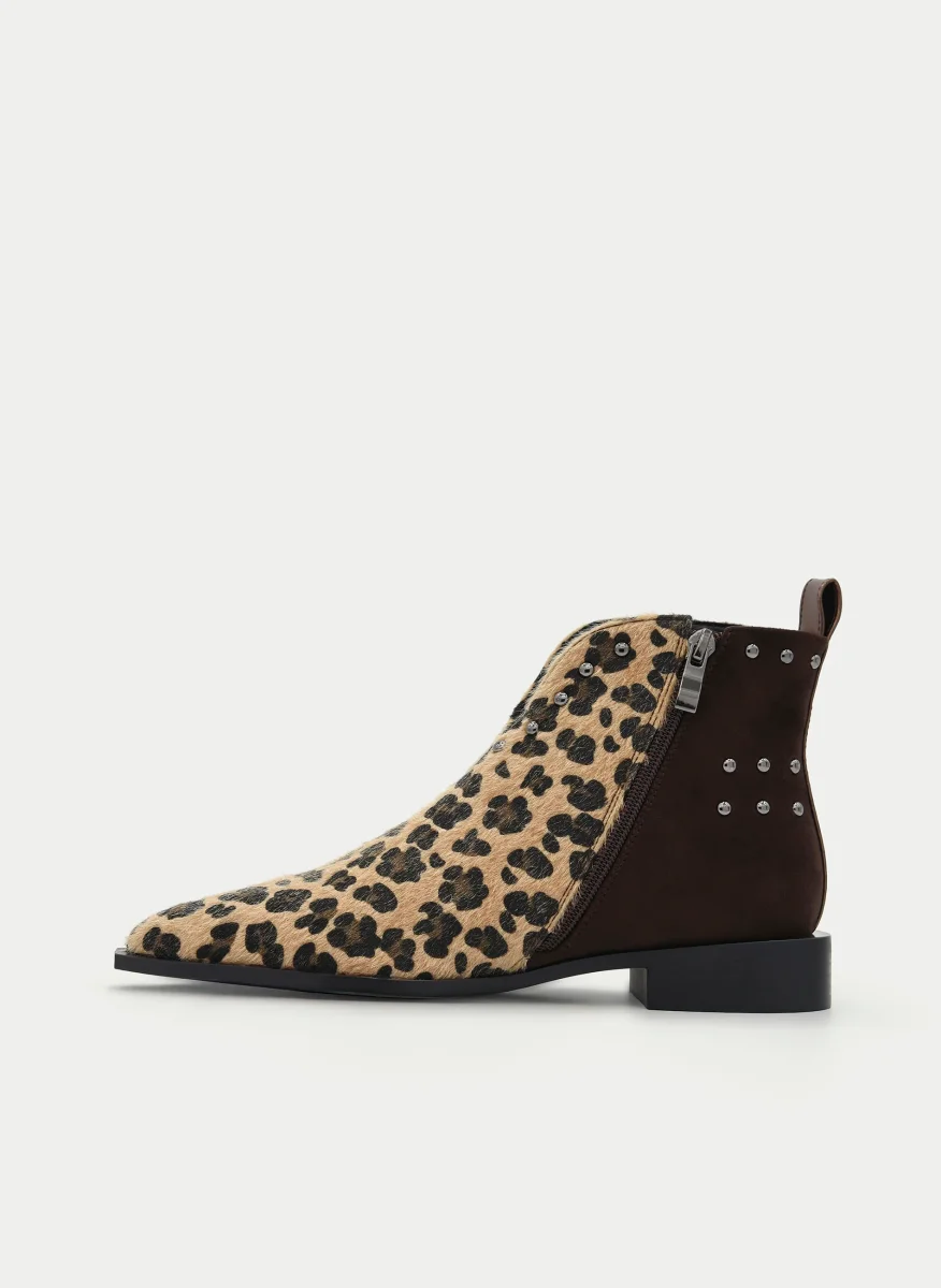 BOTÍN LEOPARDO CON TACHAS Y PUNTA FINA - Imagen 5