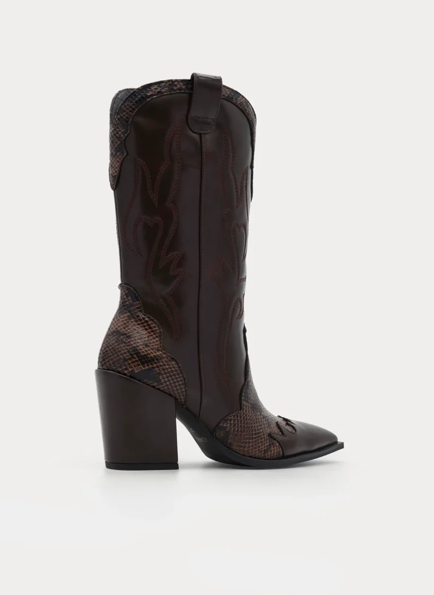BOTA COWBOY MARRÓN EFECTO SERPIENTE TACÓN ALTO - Imagen 6