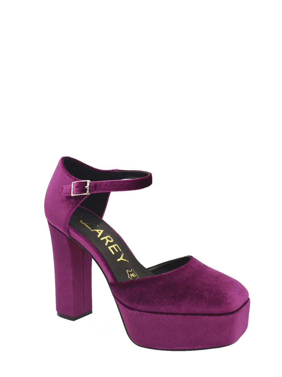 Zapato de terciopelo con plataforma en color buganvilla y cierre de hebilla - Imagen 4