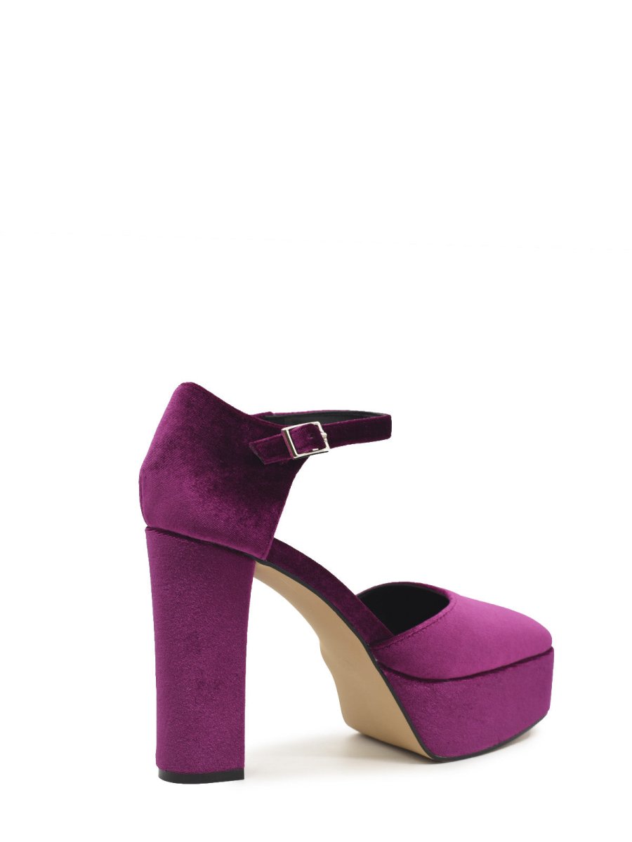 Zapato de terciopelo con plataforma en color buganvilla y cierre de hebilla - Imagen 3