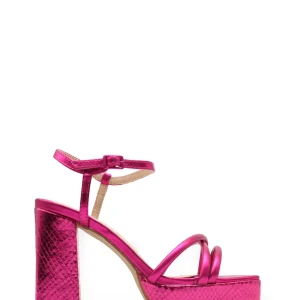 Sandalia de tiras fucsia metalizada