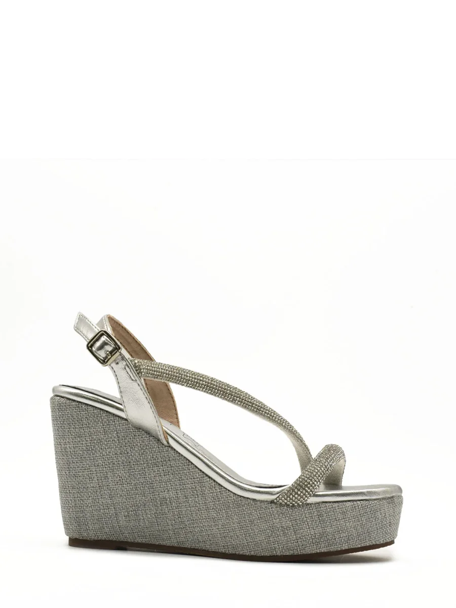 Sandalia de cuña color plata con strass
