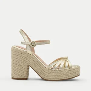 Sandalias de tacón con plataforma de yute y detalles dorados
