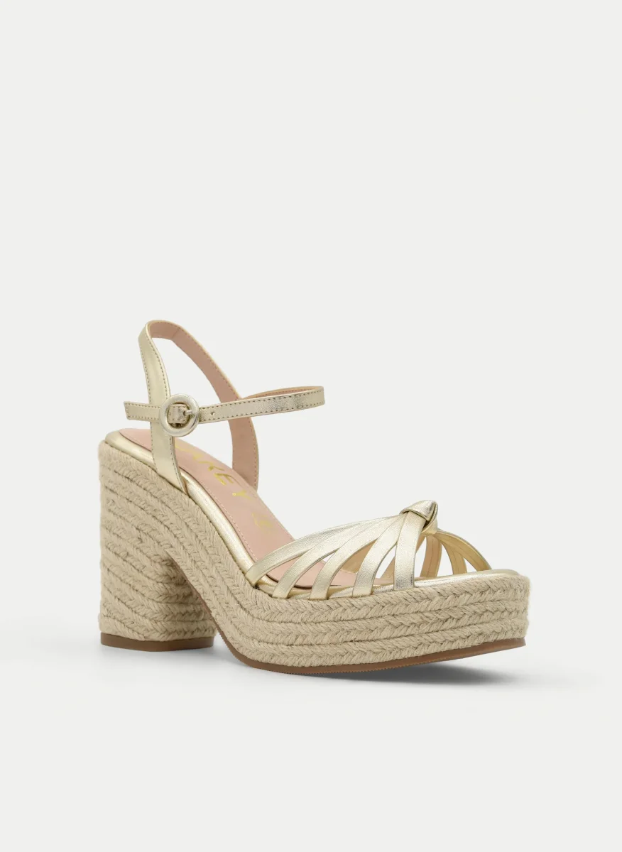 Sandalias de tacón con plataforma de yute y detalles dorados - Imagen 3
