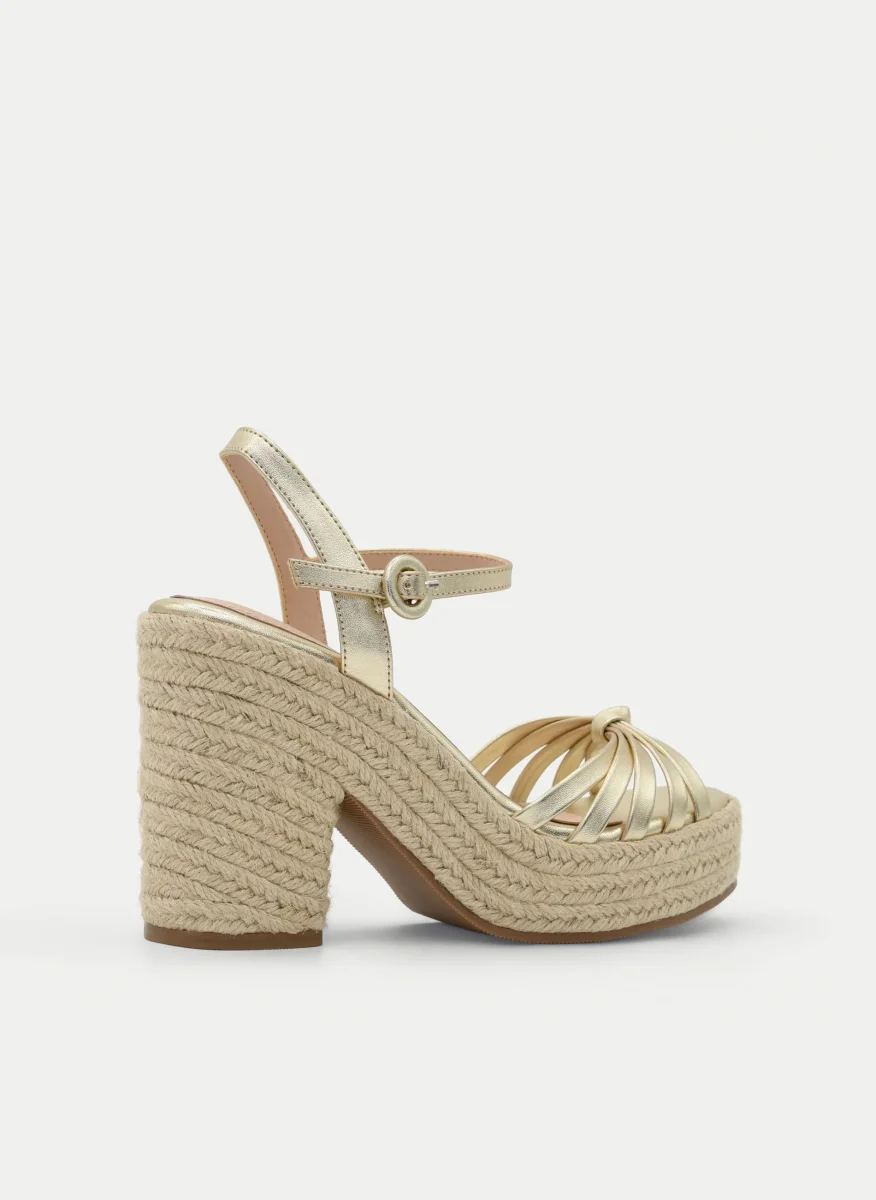 Sandalias de tacón con plataforma de yute y detalles dorados - Imagen 6