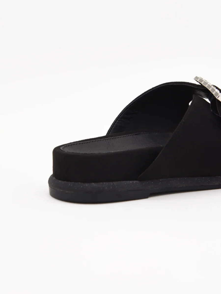 Sandalias planas negras con hebillas brillantes - Imagen 5