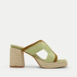SANDALIAS DE TACÓN VERDE CON PLATAFORMA DE YUTE Y DISEÑO TRENZADO
