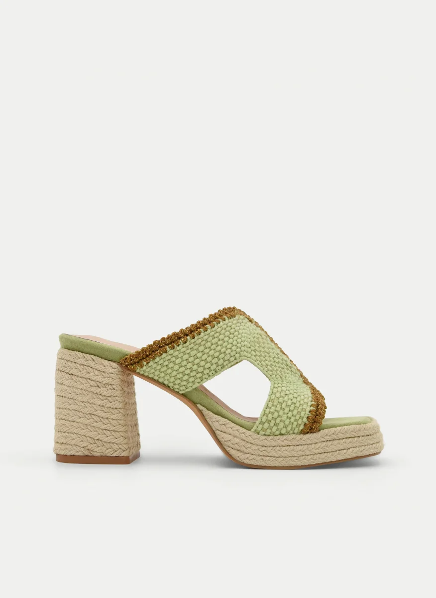 SANDALIAS DE TACÓN VERDE CON PLATAFORMA DE YUTE Y DISEÑO TRENZADO