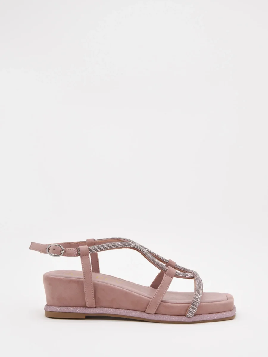 Sandalias planas color rosa y tiras cruzadas con strass