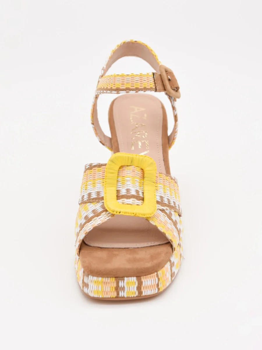 Sandalias de tacón ancho con diseño tejido y hebilla amarilla - Imagen 6