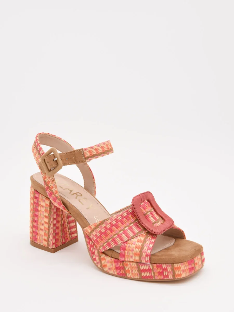 Sandalias coral de tacón ancho con plataforma tejida y hebilla - Imagen 3