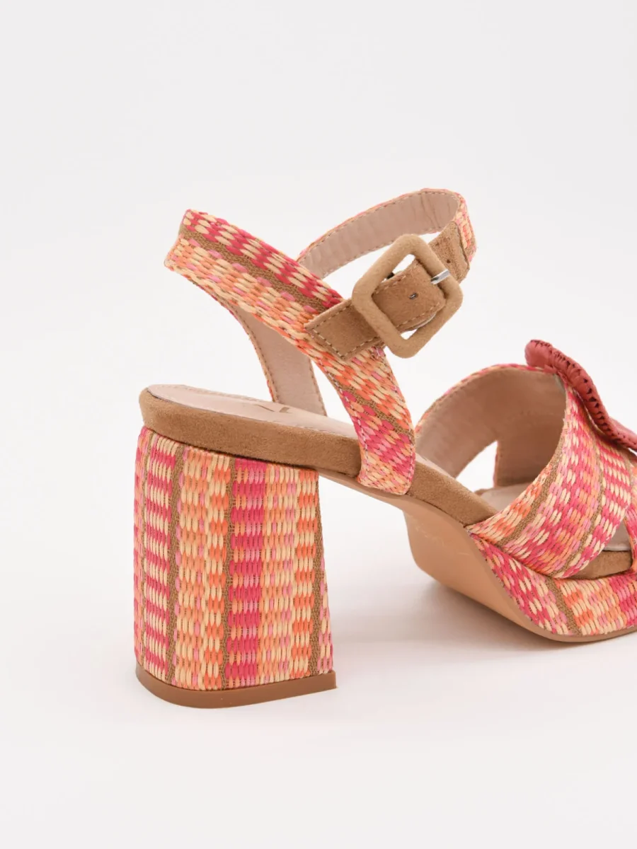 Sandalias coral de tacón ancho con plataforma tejida y hebilla - Imagen 5