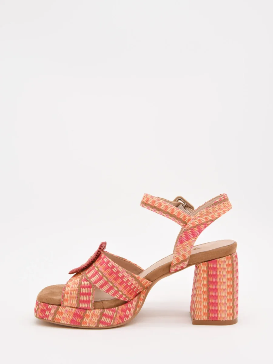 Sandalias coral de tacón ancho con plataforma tejida y hebilla - Imagen 6