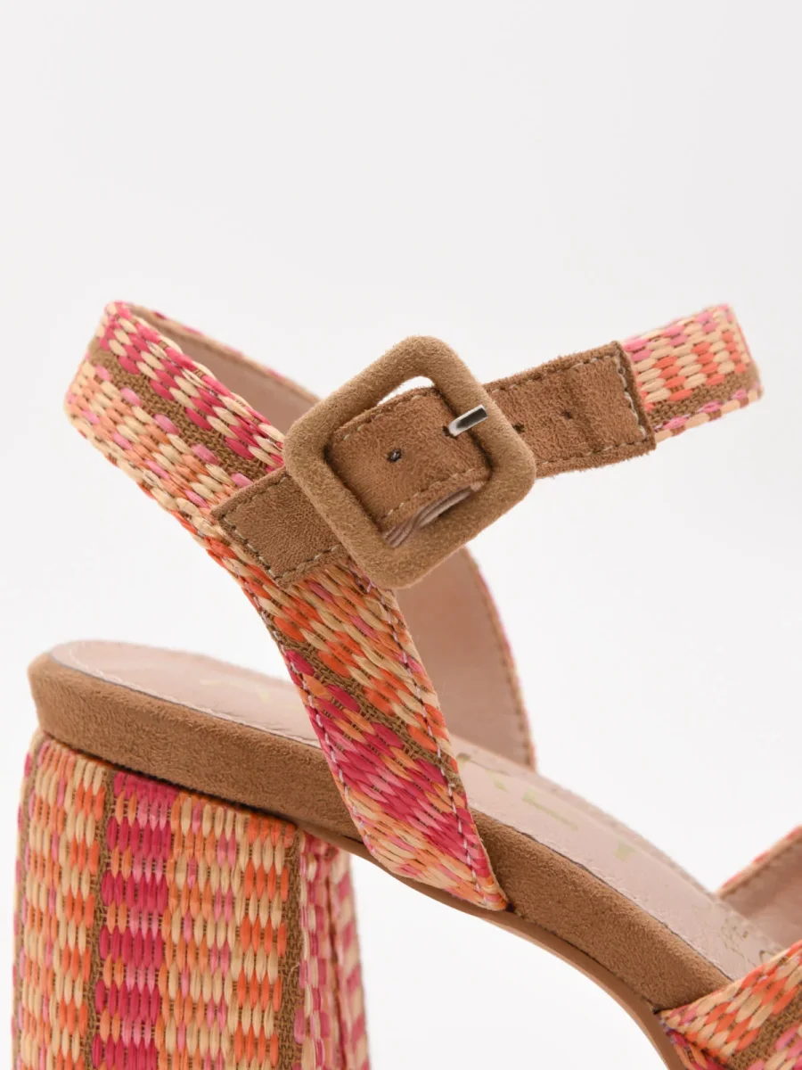 Sandalias coral de tacón ancho con plataforma tejida y hebilla - Imagen 8