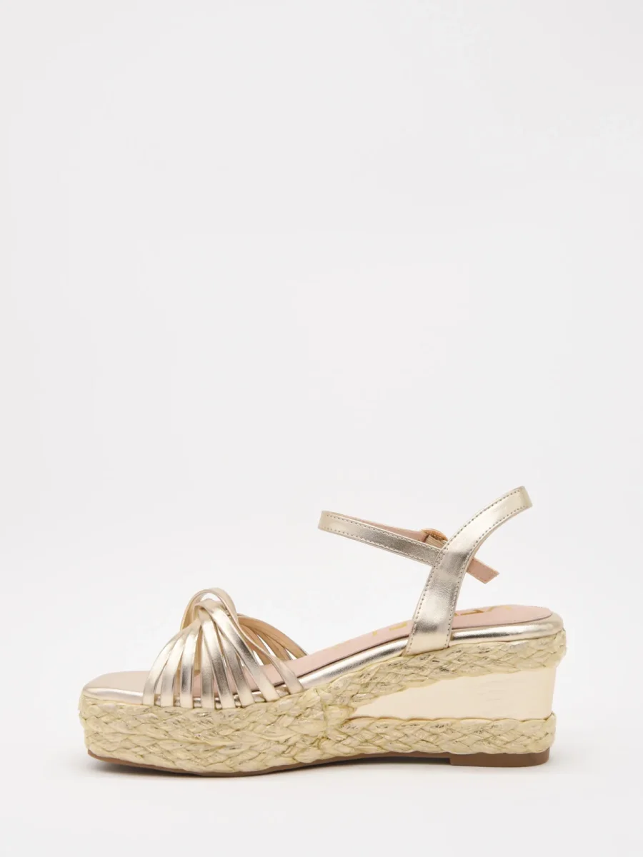 Sandalias de cuña doradas con plataforma tejida - Imagen 6