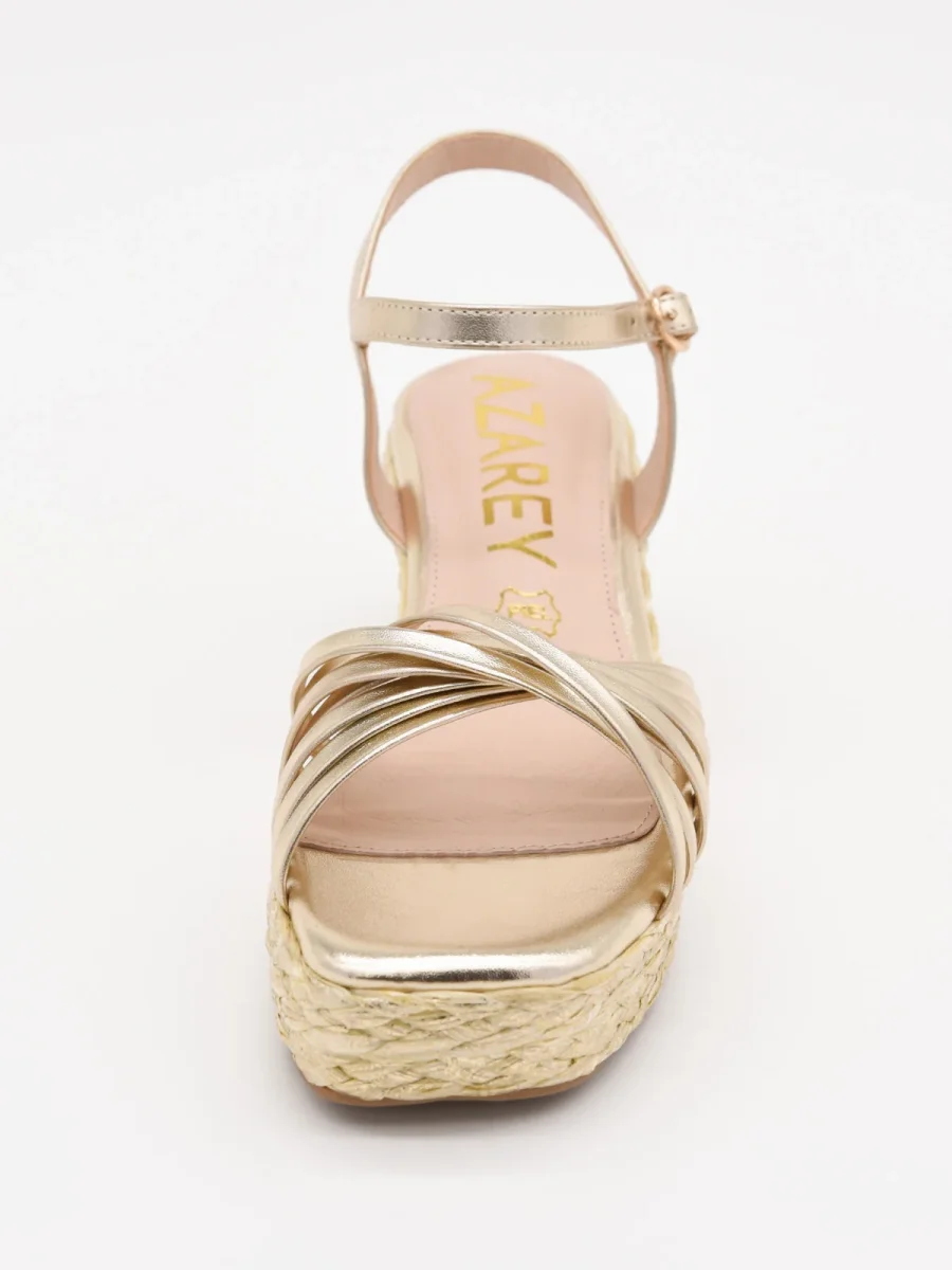 Sandalias de cuña doradas con plataforma tejida - Imagen 7