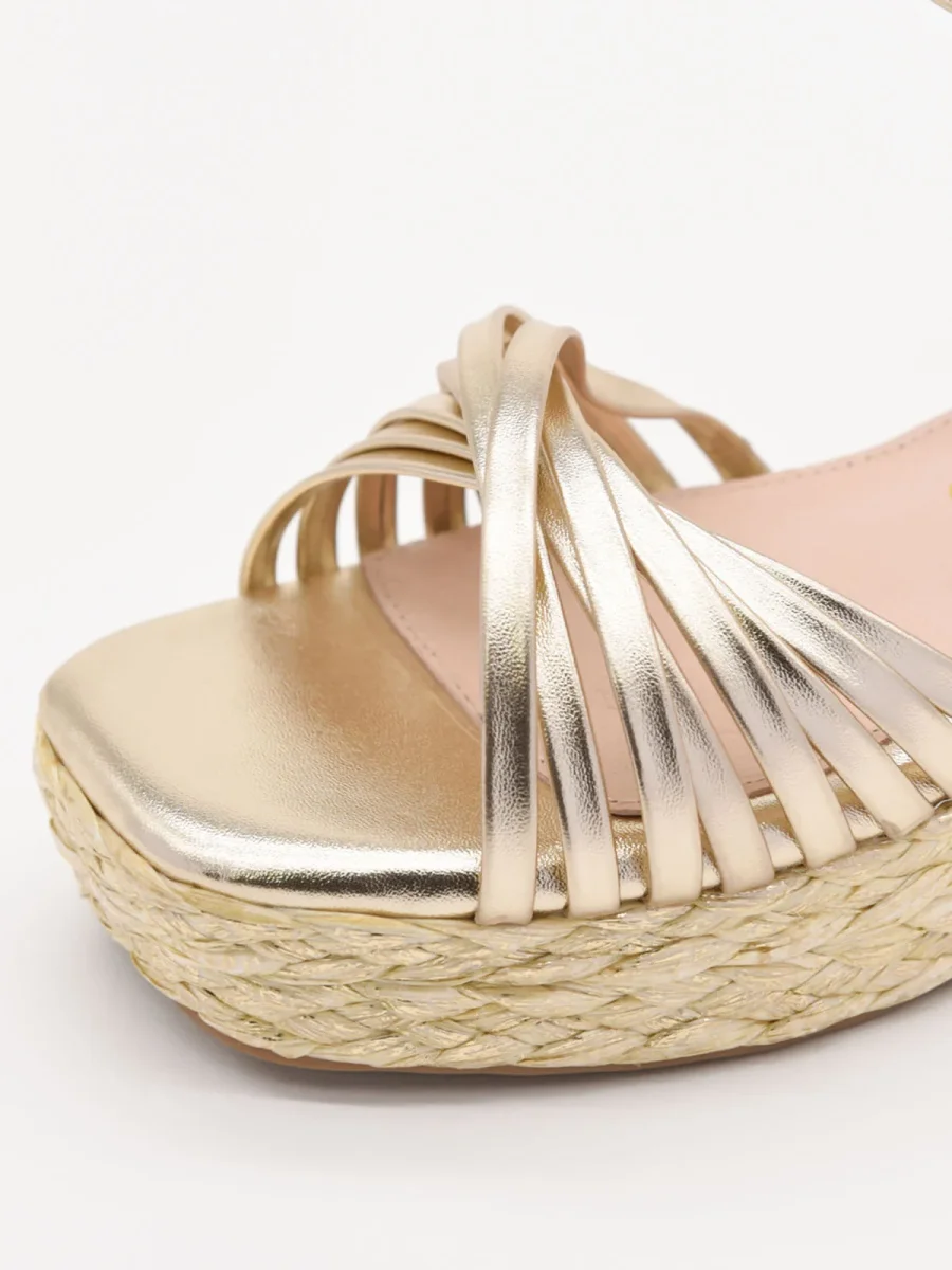 Sandalias de cuña doradas con plataforma tejida - Imagen 8